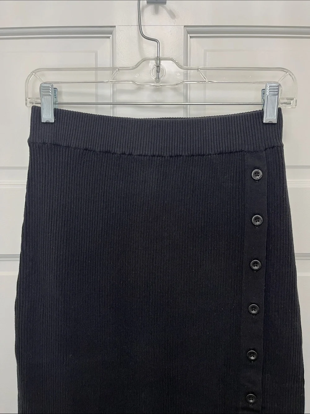 Lita by Ciara Black Ribbed Button Front Midi Skirt - Size Medium